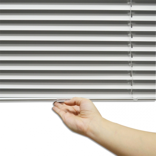 levante fácilmente el obturador de cortina de aluminio inalámbrico